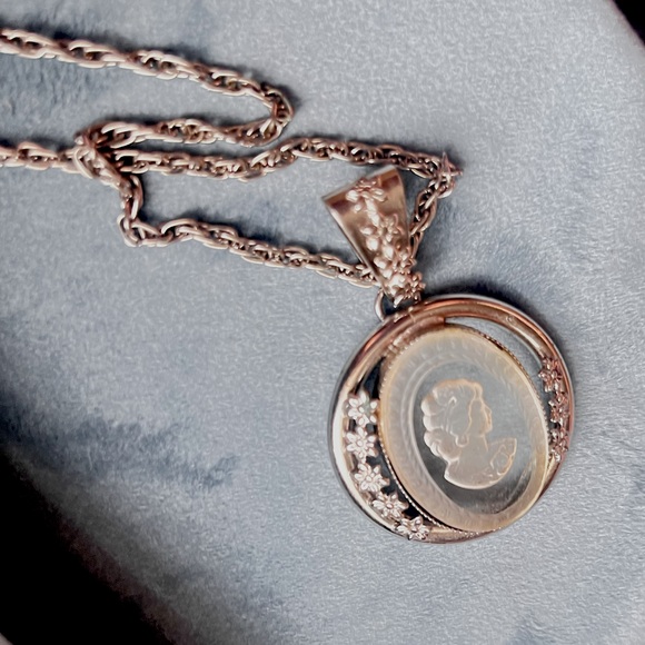 Statement Glass Carved Relief Intaglio Cameo Pendant w/Chain SilverTone Necklace - Picture 3 of 10